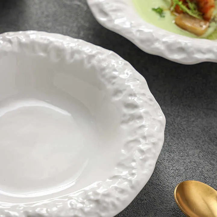 طبق حساء فاخر A luxurious plate of soup