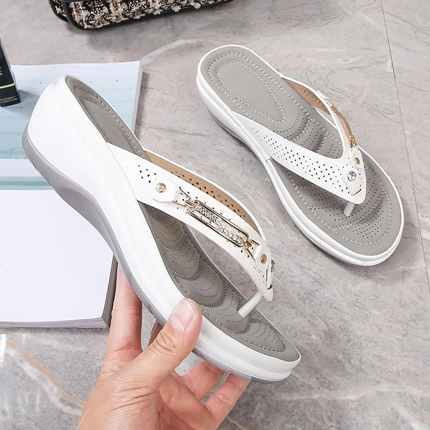 2024 Flip Flops For Women with Arch Support Comfortable Yoga Mat Orthopedic Sandals Lightweight Womens Flip-Flop