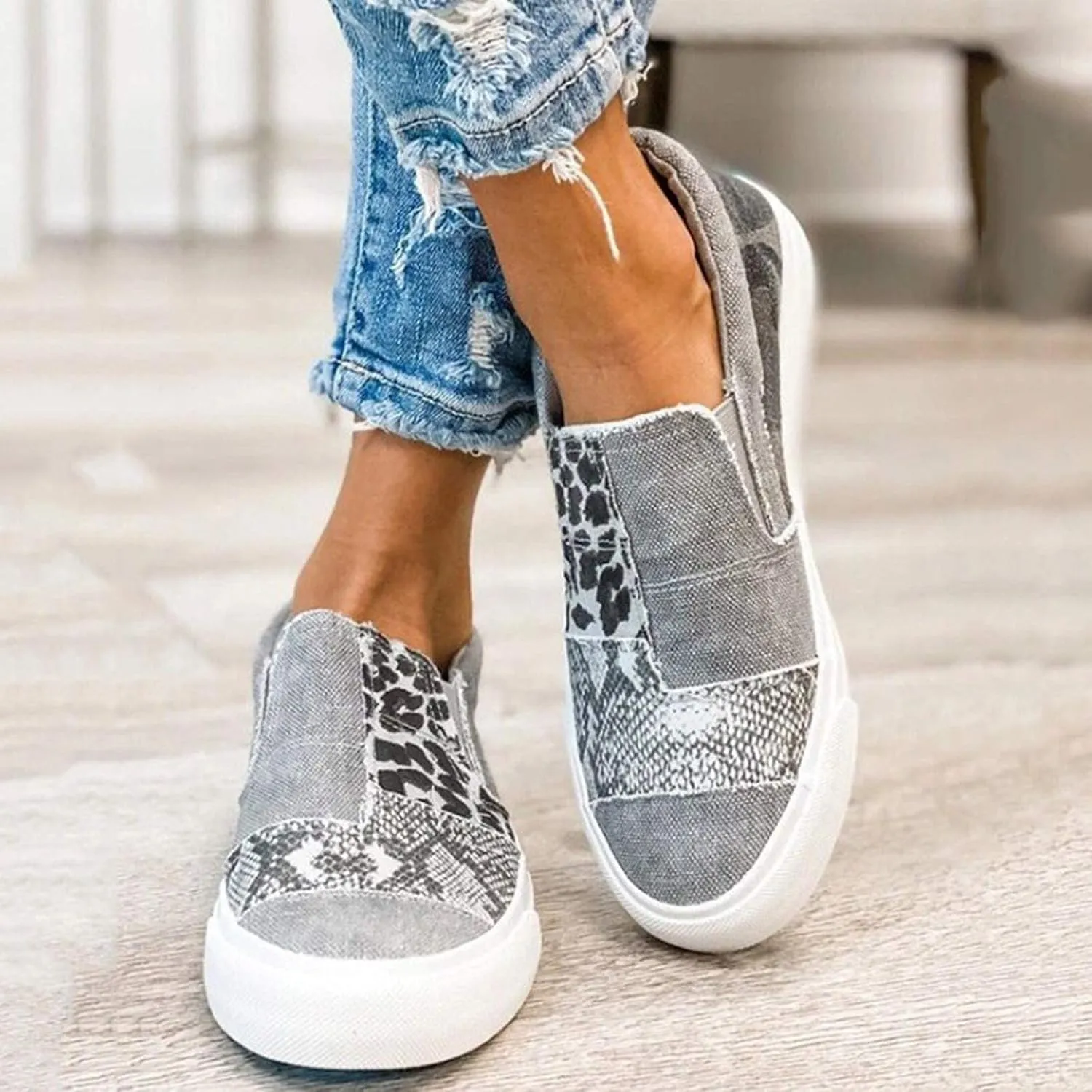 Canvas Shoes for Women Slip Ons Comfortable Low Top Sneakers Casual Lightweight Flats Classic Casual Walking Shoes Slip On Indoor Outdoor