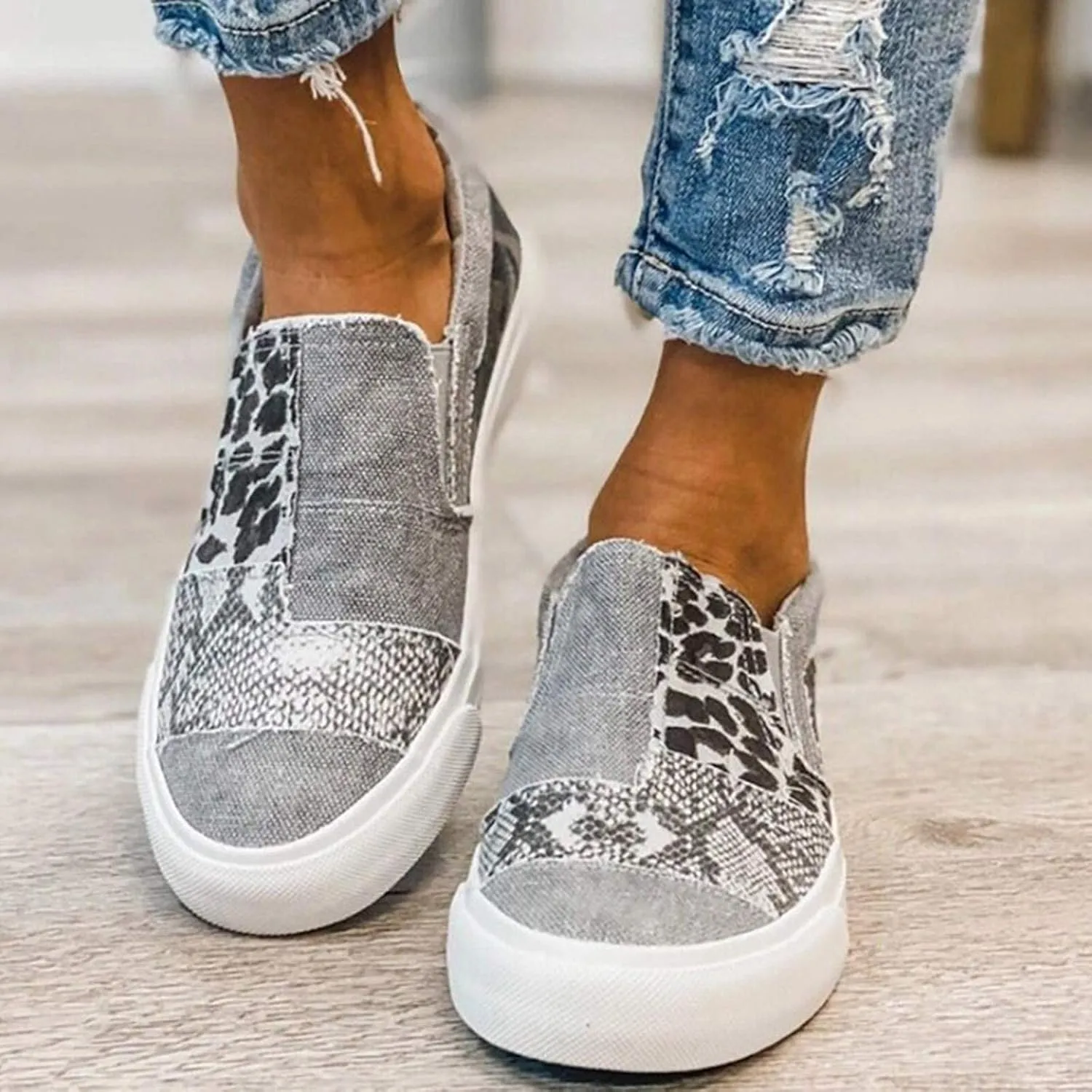 Canvas Shoes for Women Slip Ons Comfortable Low Top Sneakers Casual Lightweight Flats Classic Casual Walking Shoes Slip On Indoor Outdoor