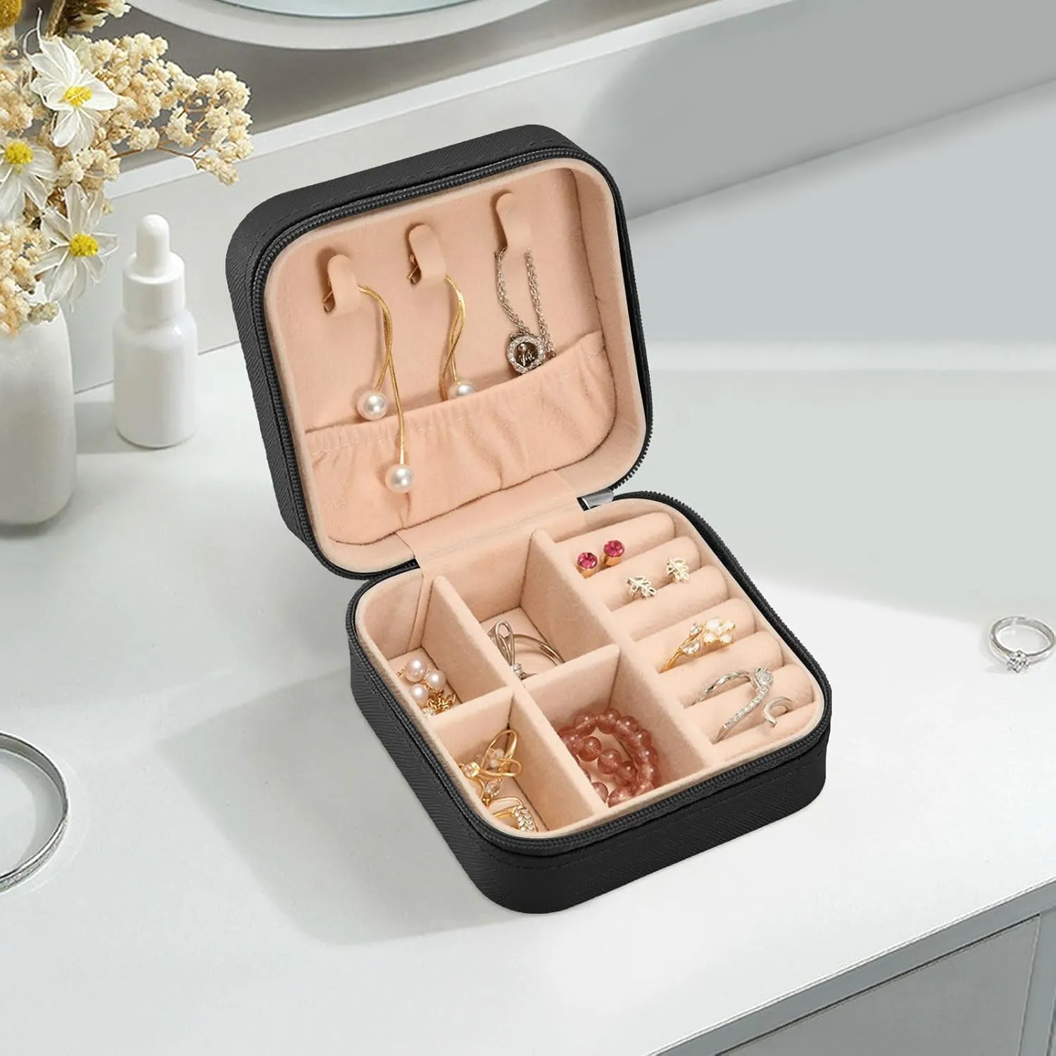 linqin PU Leather Jewelry Box, Succulents Cactus Travel Jewelry Case Portable Jewelry Organizer for Rings Earrings Necklaces Bracelets Storage Holder Boxes for Women Girls