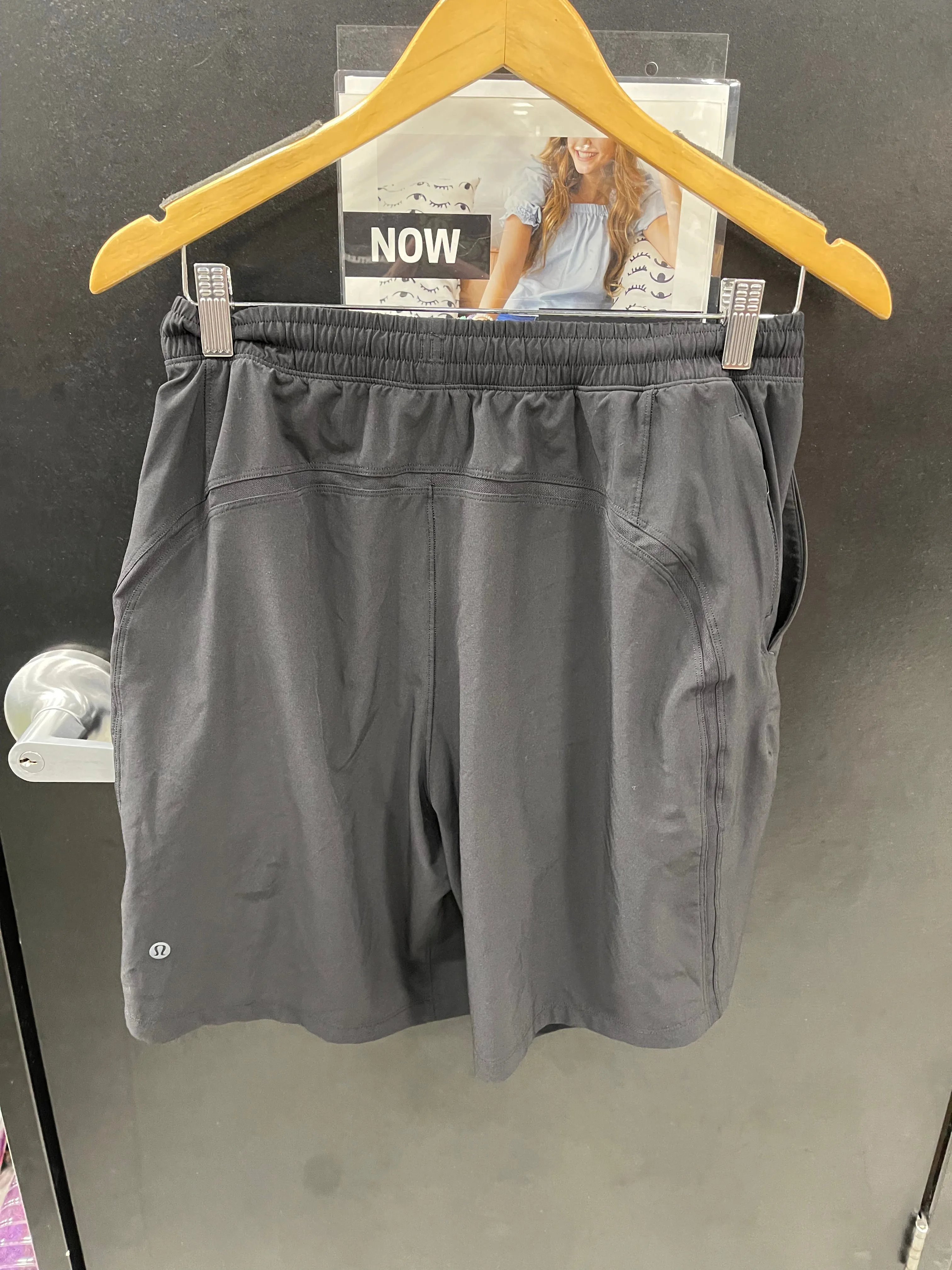 Lulu Lemon Shorts Size Large 4307
