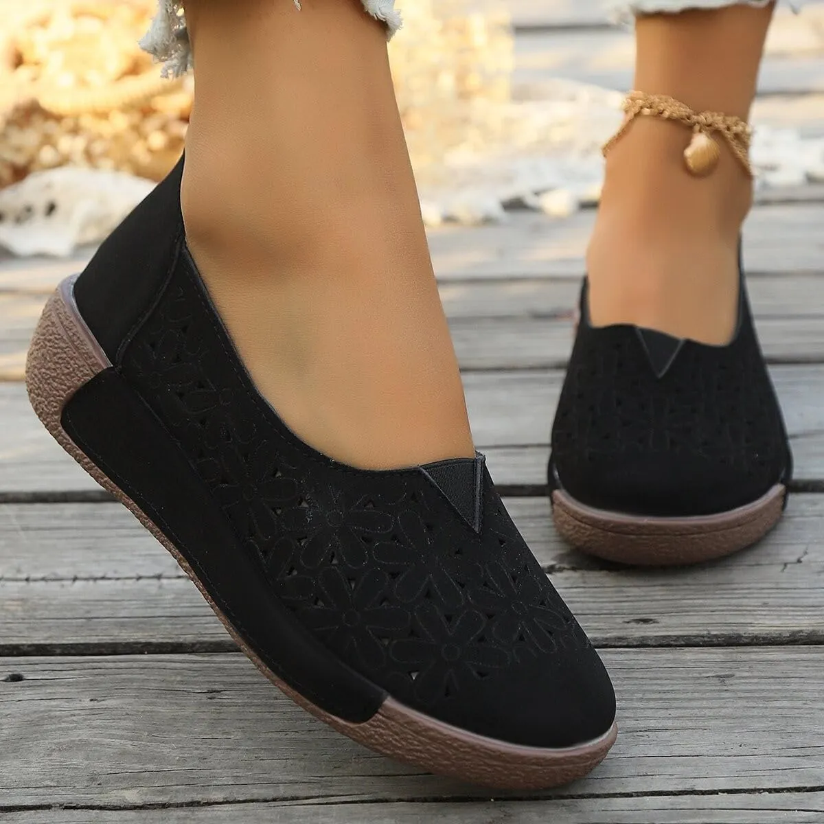 Womens Casual Loafers Shoes Slip On Hollow Out Breathable Walking Shoes Comfort Wear Shoe for Women Nurses Shoe Wide Width Dressy Vintage Closed Toe Sandals 2025 Fashion