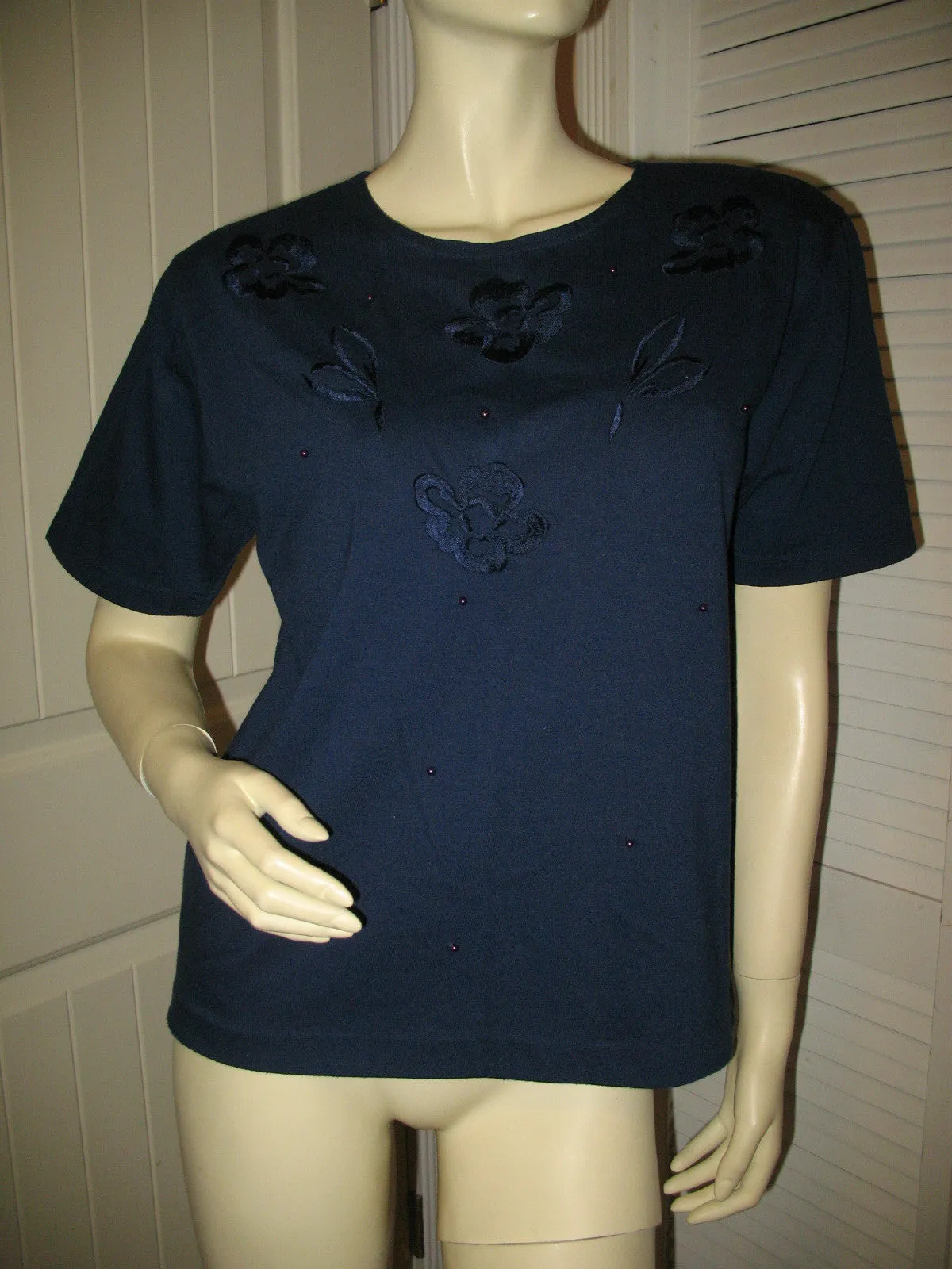 Womens Tops NAVY BLUE FLORAL FLOWERS Embroidery Pattern Short Sleeve TOP SHIRT Medium
