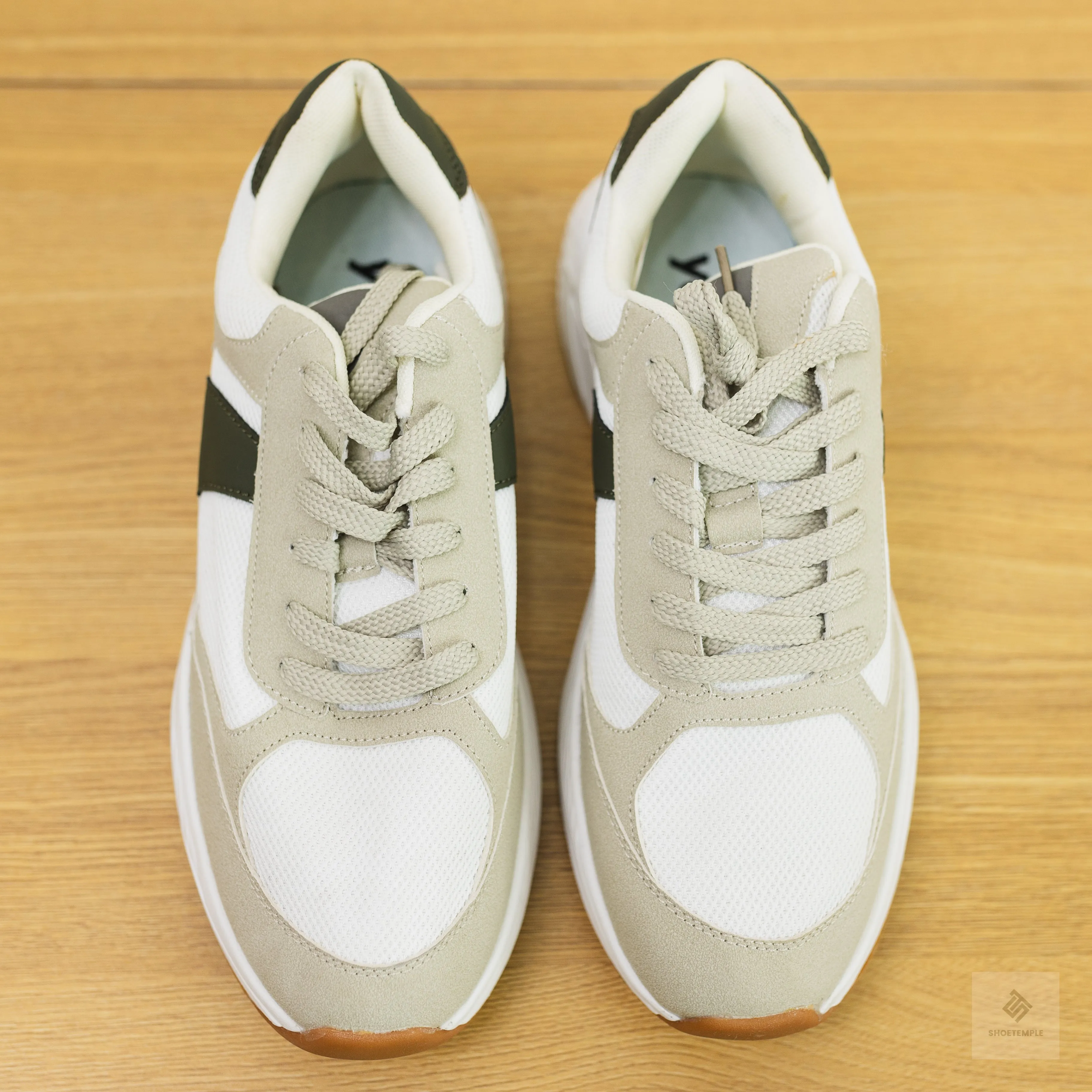 YD Stomp Sneaker