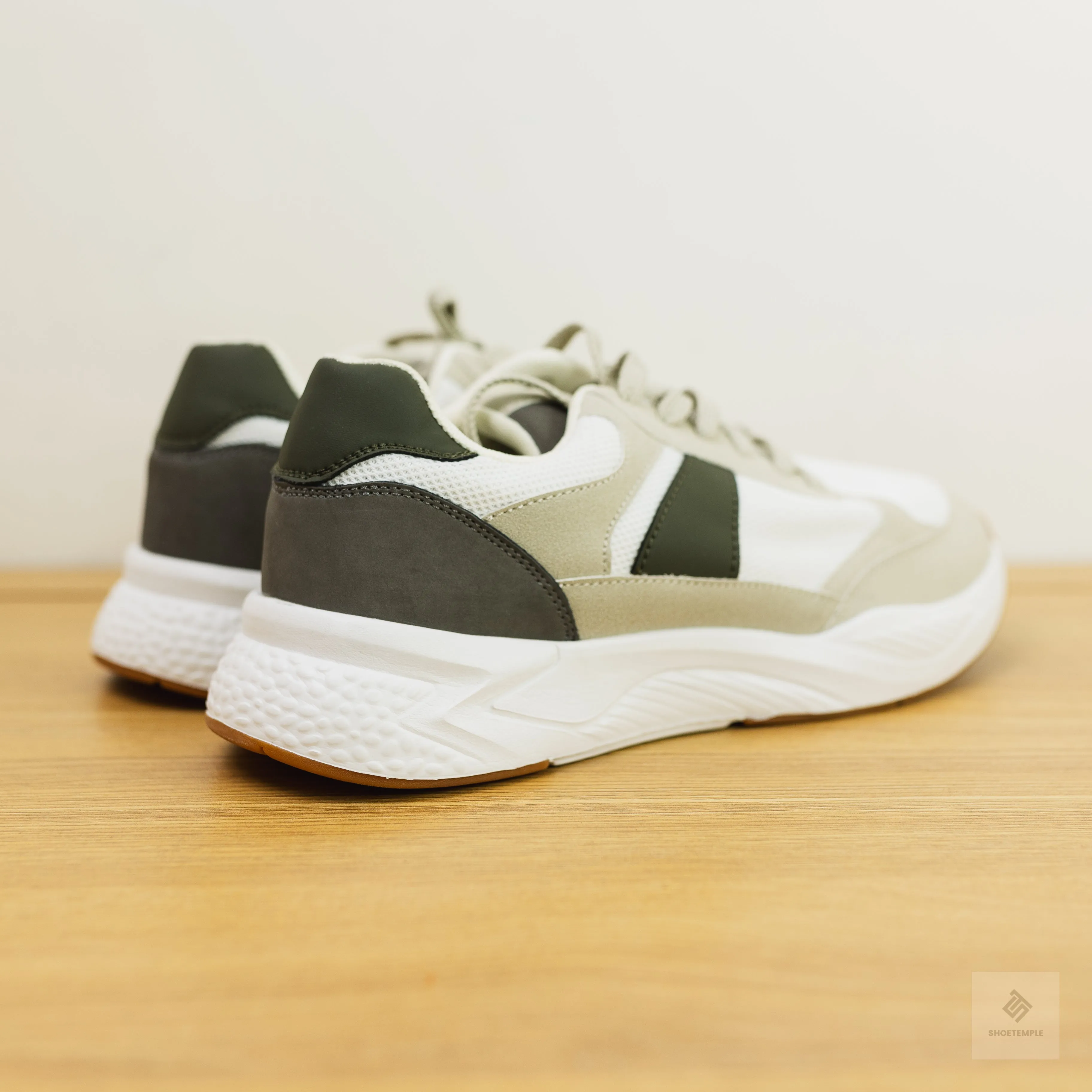YD Stomp Sneaker