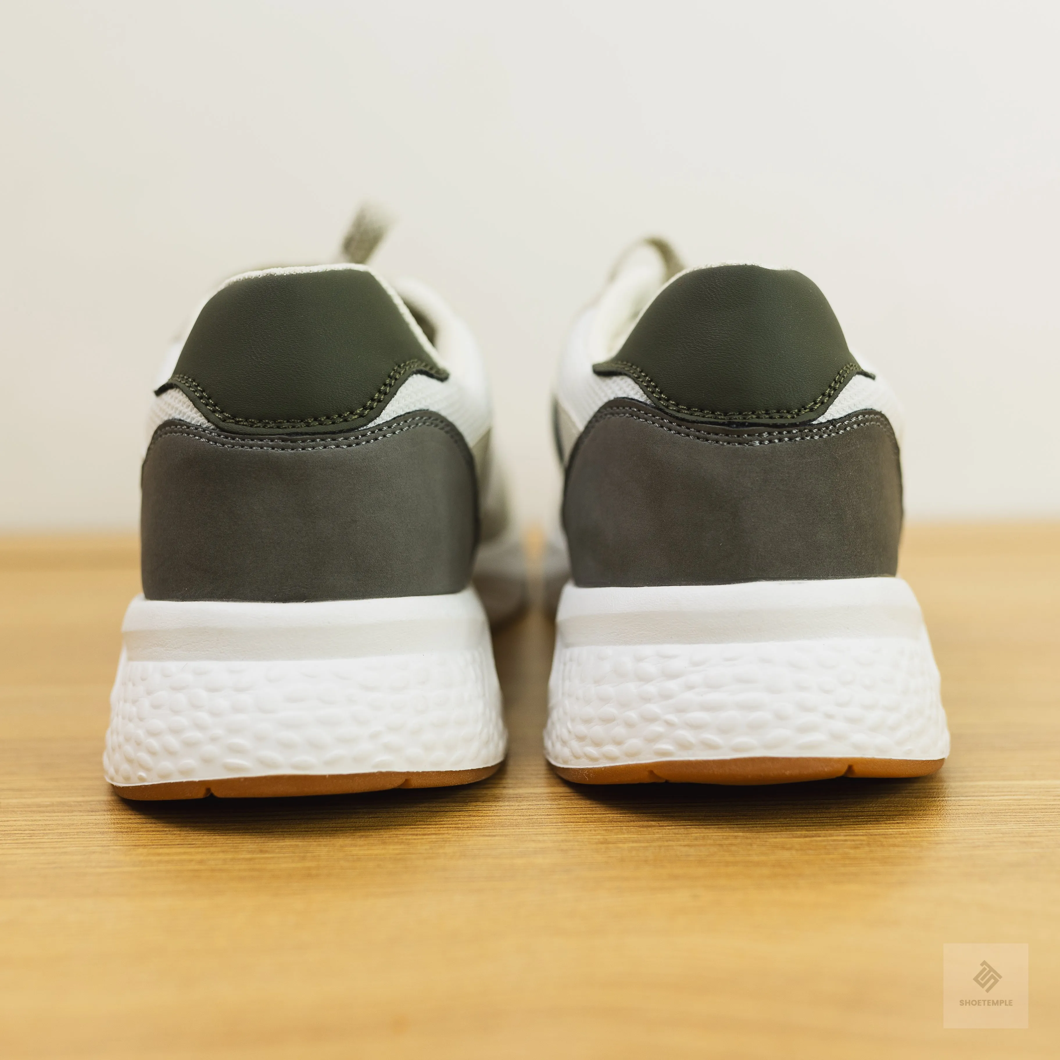 YD Stomp Sneaker