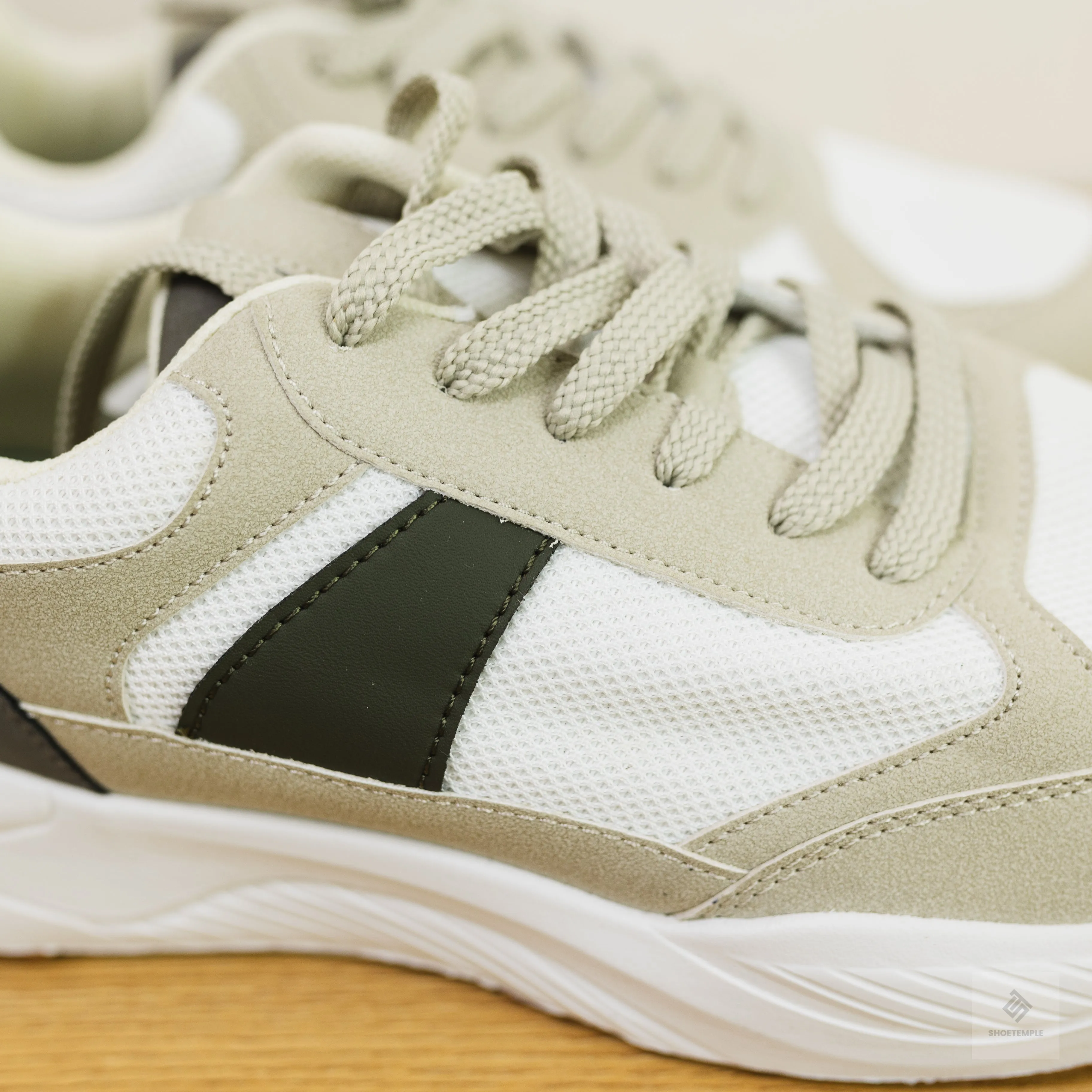 YD Stomp Sneaker