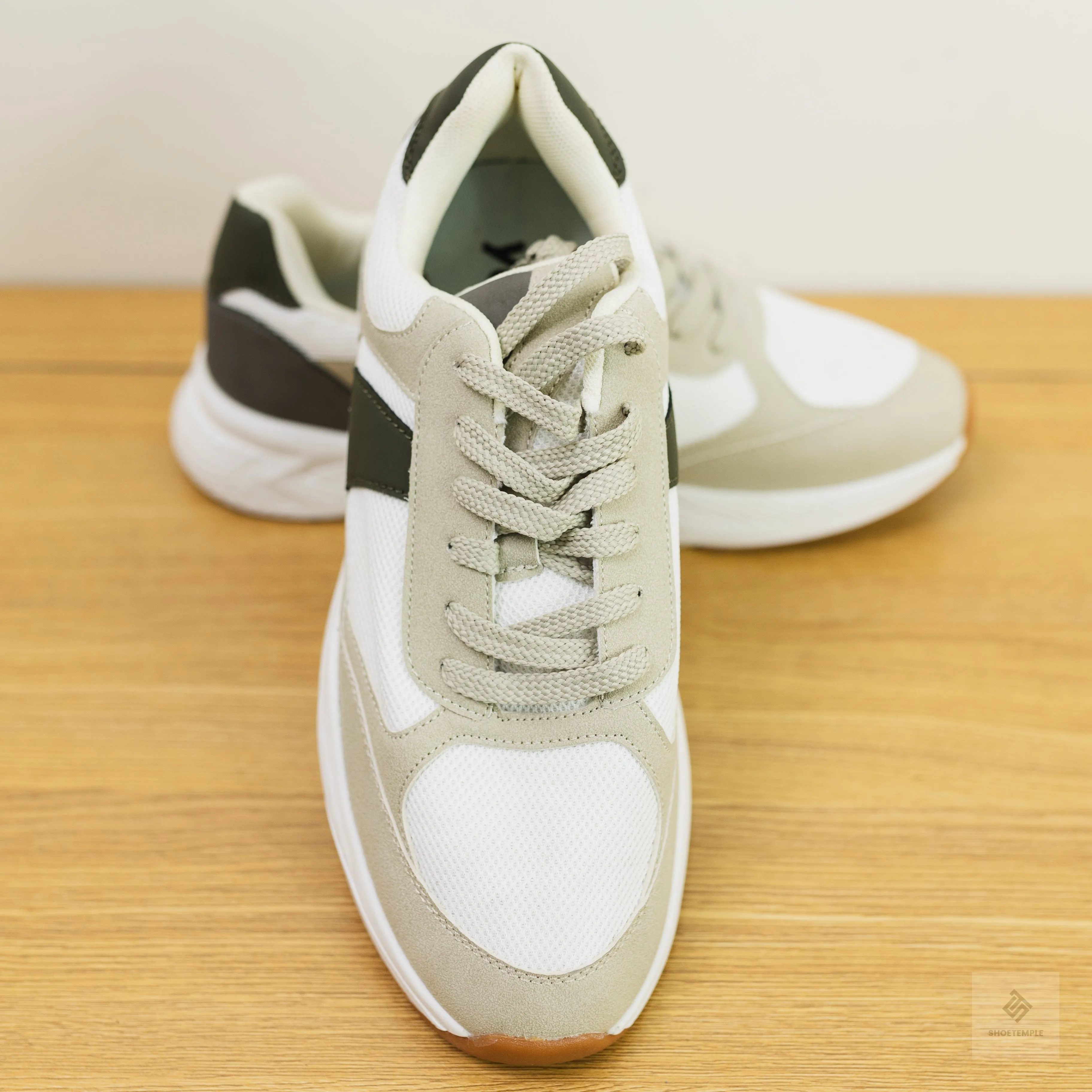 YD Stomp Sneaker