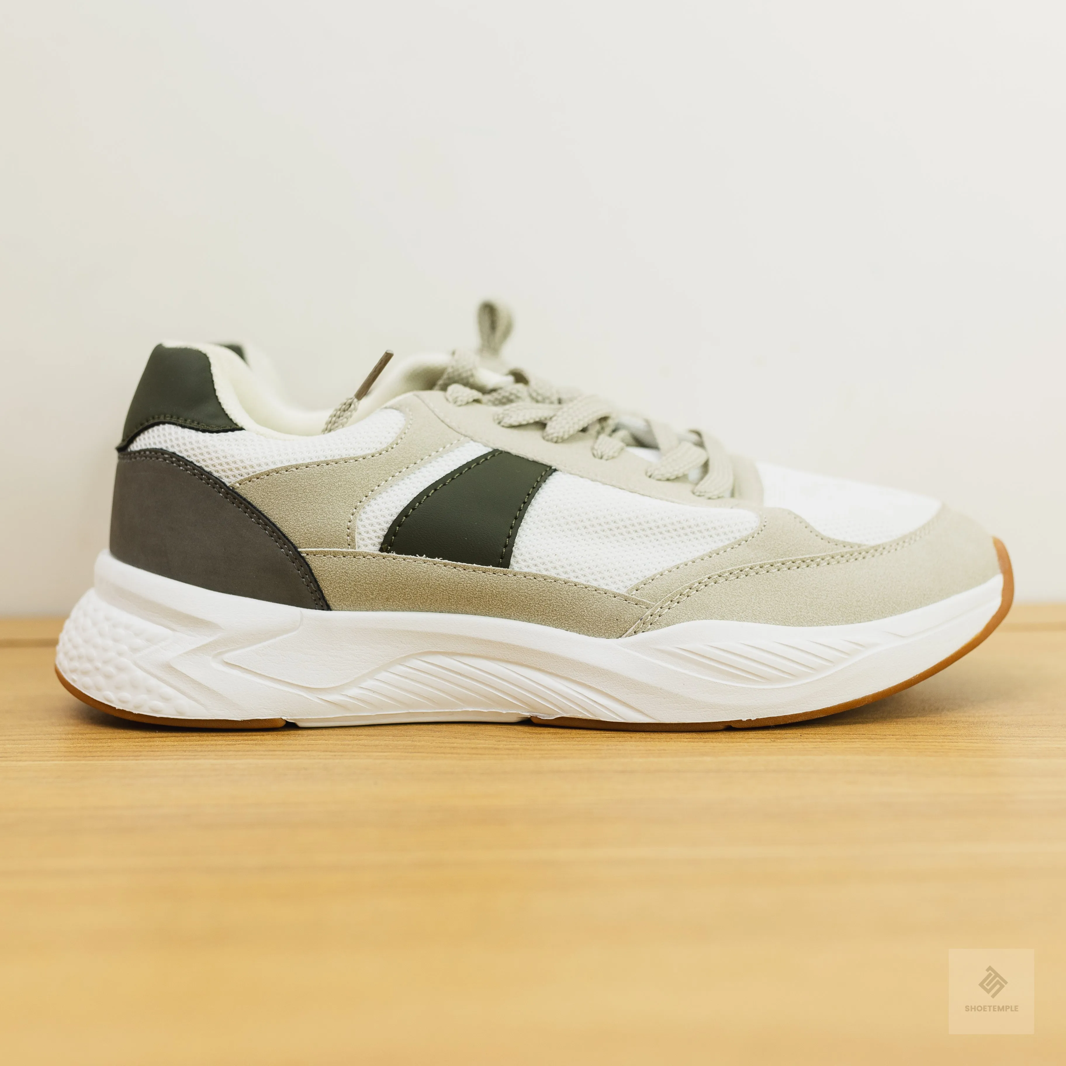 YD Stomp Sneaker